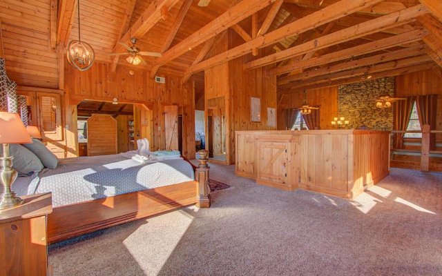 Stunning Cabin: 7 Acres, 360 Views, 20min to Park!