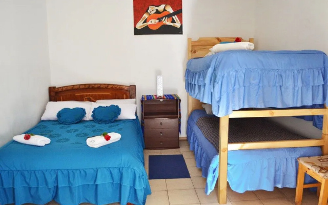 Colonial House Inn - Hostel