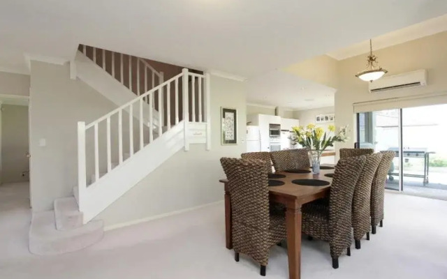 Tea Tree Manor