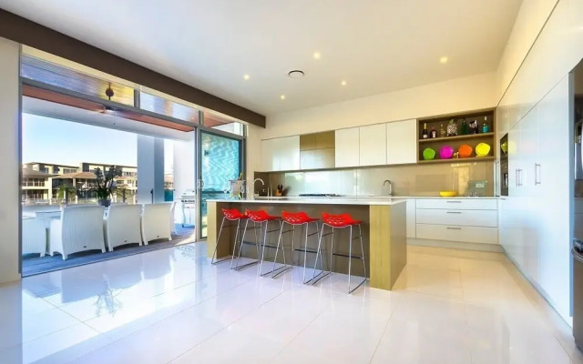Holiday Home Vogue Living @ Hope Island Resort