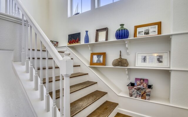 Aqua Vista 5 Bedroom Home