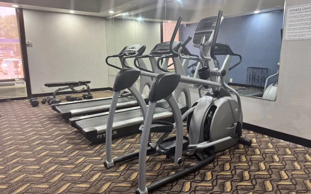 Quality Inn & Suites Memphis