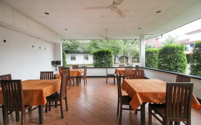 Wasantha Guest House by OYO Rooms