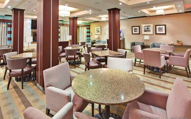 Holiday Inn Express & Suites Kingston Central by IHG