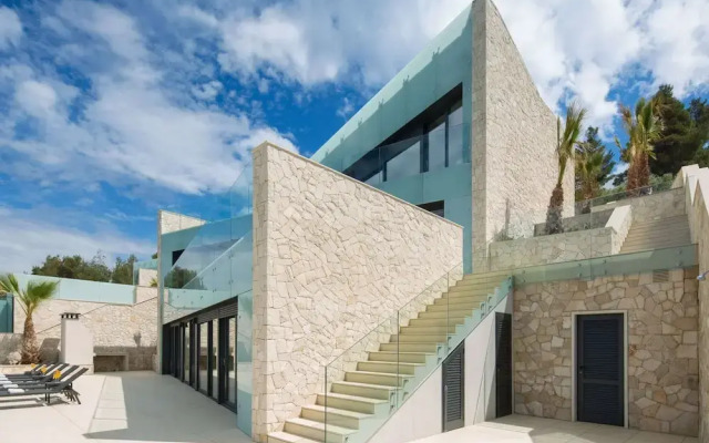 Beach Villa in Korcula with Pool, Sauna & Hot Tub