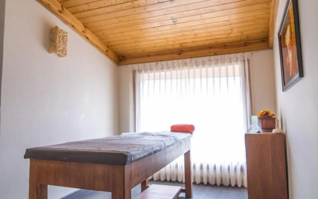 Coral Resort and Spa, Centrally Heated Mountain Side Resort, Manali