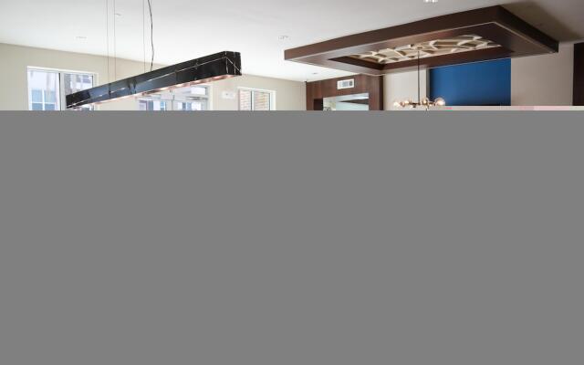 Deep Cleaned Modern 2BR Apt Downtown Location