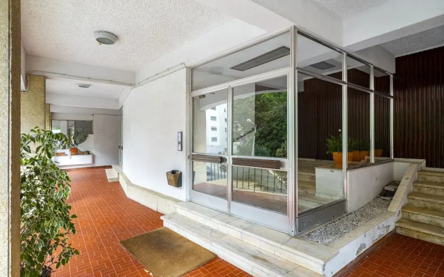 Chic & Stylish Retreat In Estoril'S Finest Location