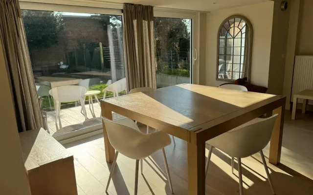 Modern Flat With Garden