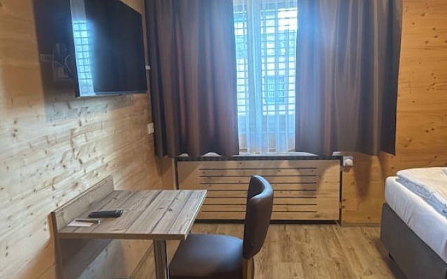 URBAN OAK Smart Stay