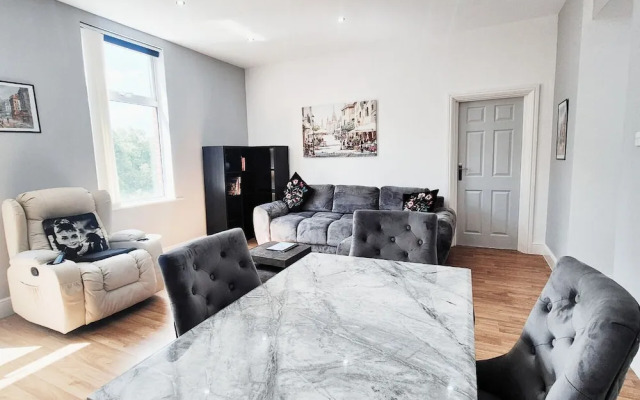 Stylish & Modern 2BR Flat