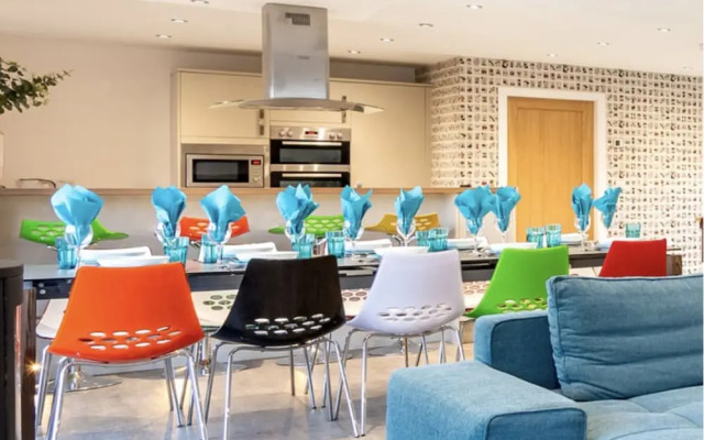 Captivating 4-bed House in Lincoln