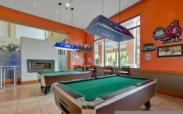Cozy 4BR Regal Oaks w hot tub