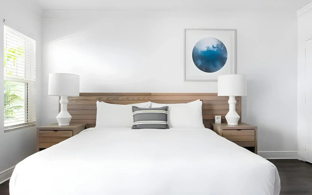 Parrot Key Hotel & Villas
