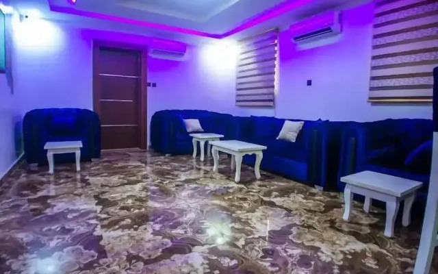 Hubbies Royale Hotel