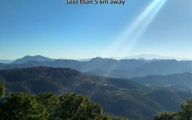 OYO 12186 Home Bright 3BHK Kasauli