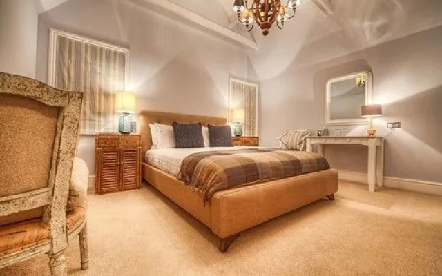 Number Four Boutique Hotel