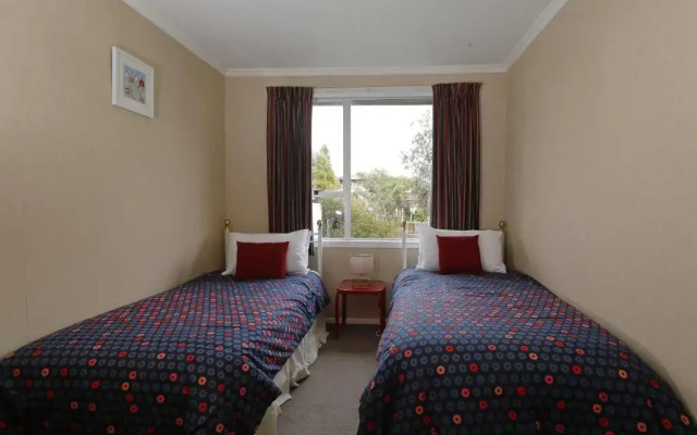Boat Harbour House - Te Anau Holiday Home