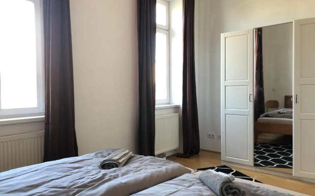 Helle 4 Zimmer Familien-Wohnung mit Balkon! Schloss Schönbrunn in Gehdistanz