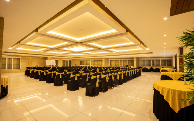 Royal Plaza Suites by RAK Rooms