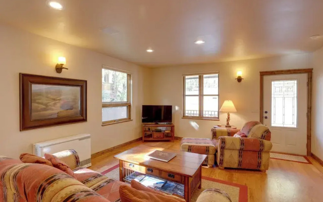 Patio & Mountain Views: Central Ouray Getaway!