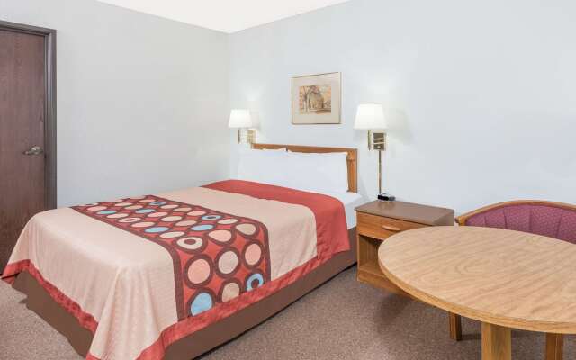 Super 8 by Wyndham Newcomerstown