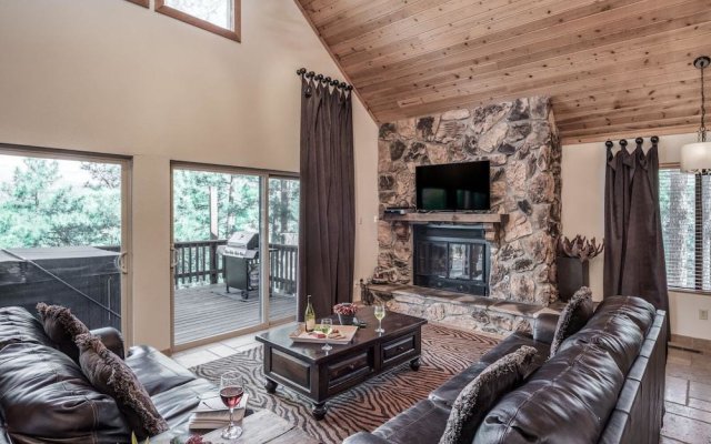 Sierras Grace - Three Bedroom Cabin with Hot Tub