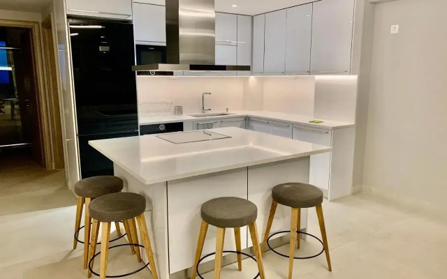 Fab New Flat in Central Athens w/ Acropolis Views