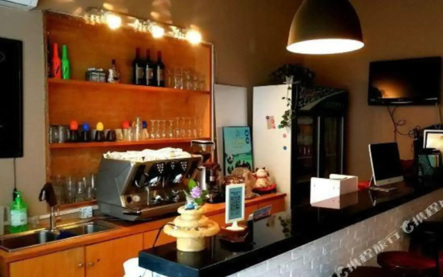 Hola Inn