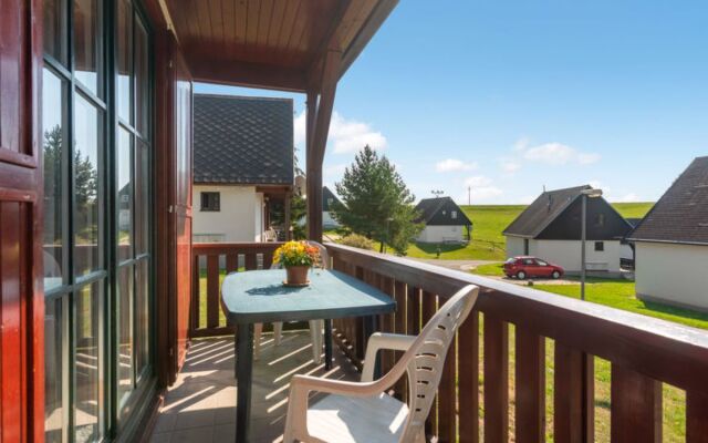 Holiday Hill 31319