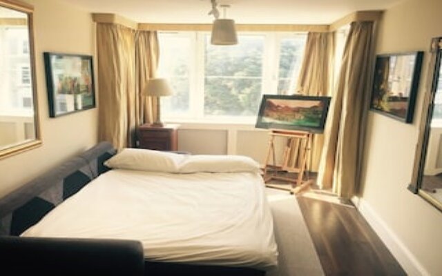 Lovely 2 Bedroom on the Corner of Portobello Road