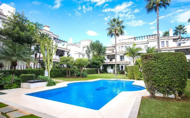 Modern 3 Bedroom Pool Access Apartment F-7