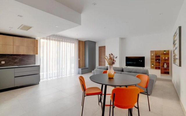 Luxury 2BR Apartment in Portomaso