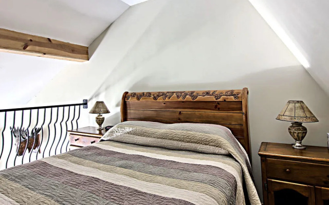 The Vineyard Inn on Suttons Bay