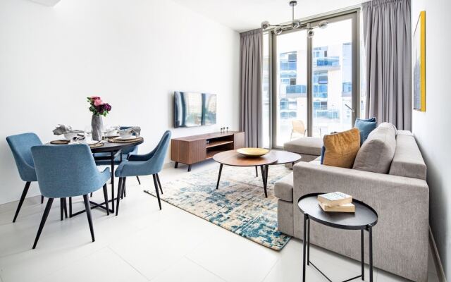Mesmerizing Upscale 1BR Apartment in Soho Palm Jumeirah