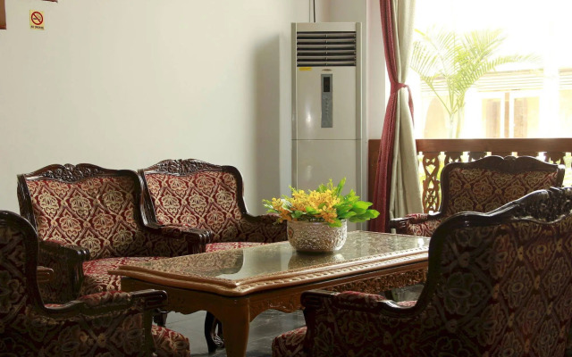 Raza Gyo Hotel