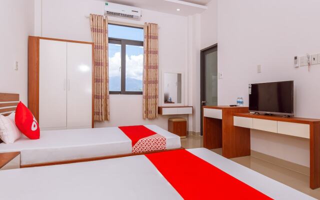 Hoang Giang Hotel by OYO Rooms