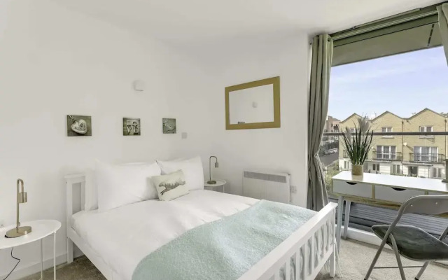 Gorgeous Mile End Flat