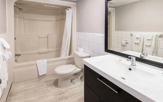 First Canada Inn Cornwall