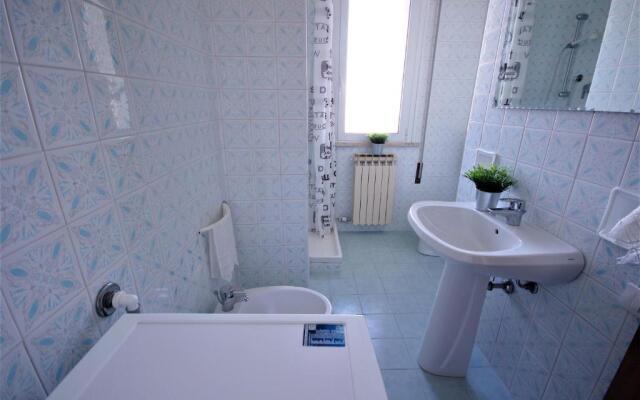 ELENA ATTICO con TERRAZZA, SOLARIUM VISTA MARE e piscina condominiale