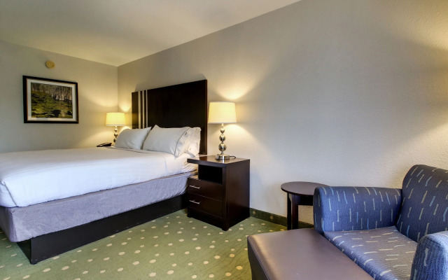 Holiday Inn Express Suites Live Oak