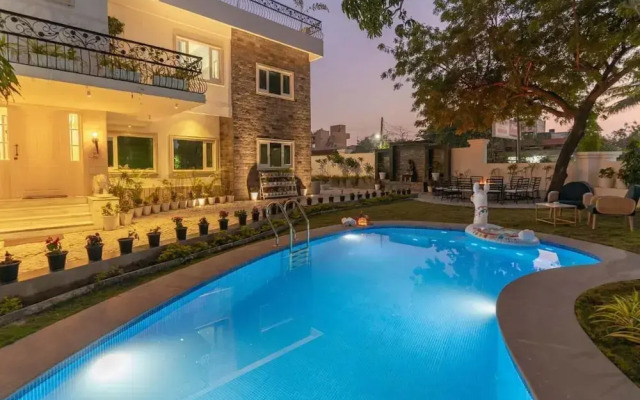 1 Amiras Entire Villa at Fateh Sagar, Udaipur