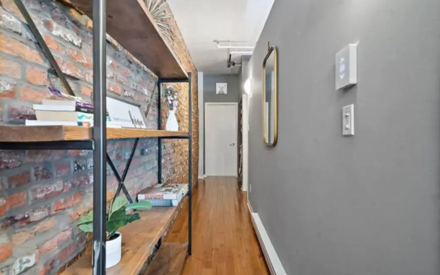 Old Montreal Street View 2BR Loft Hotel