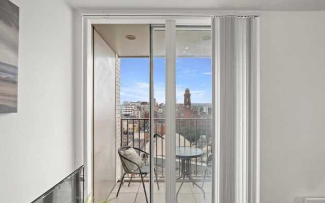 Spectacular Apartment Balcony View in City Centre