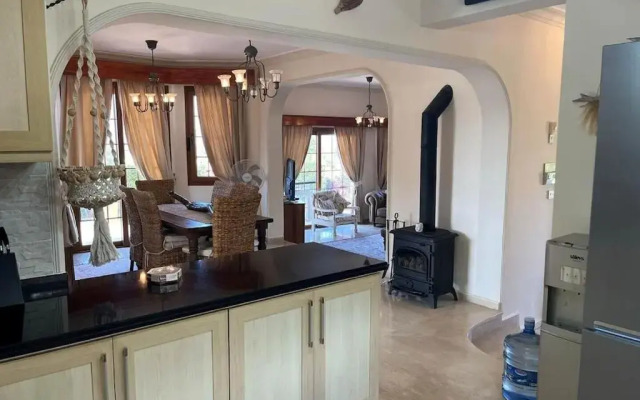 4 Bedroom (Sleeps 8) Villa in Esentepe