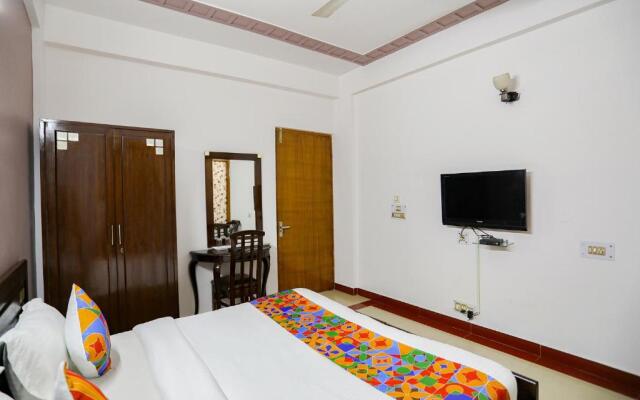 Fabhotel Traika Inn