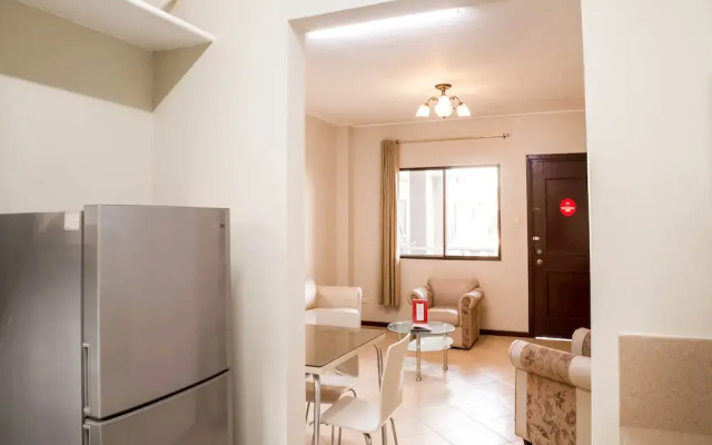 Las Palmeras Apartelle by OYO Rooms