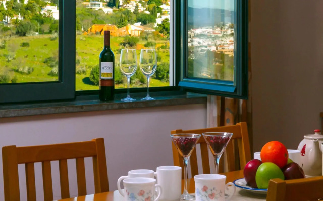 A22 - Mountain View & Seabreeze Apartment