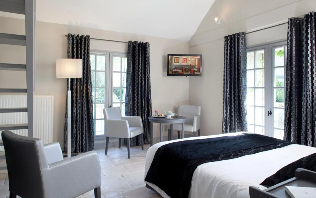 Hôtel Aux Vieux Remparts, The Originals Relais