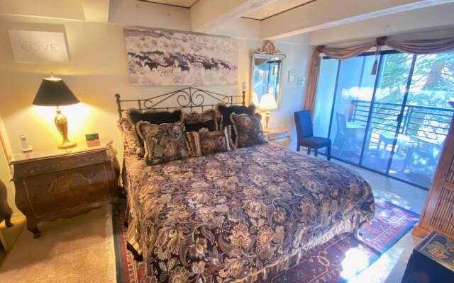 #211 Vail International